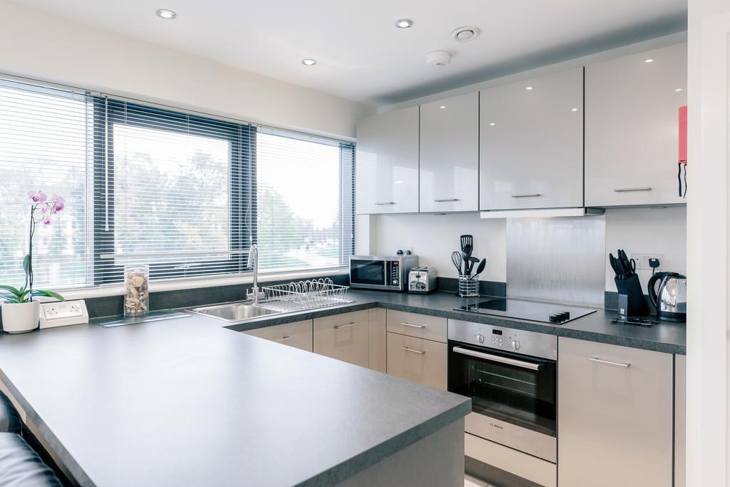 Room Space Service Apartments - New Manor House Bracknell Exteriér fotografie